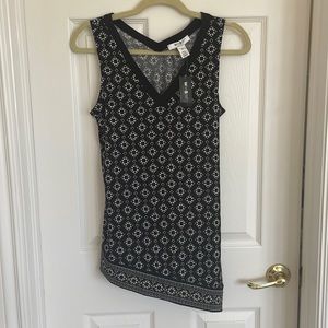 Classy WHBM tunic black geometric Vneck